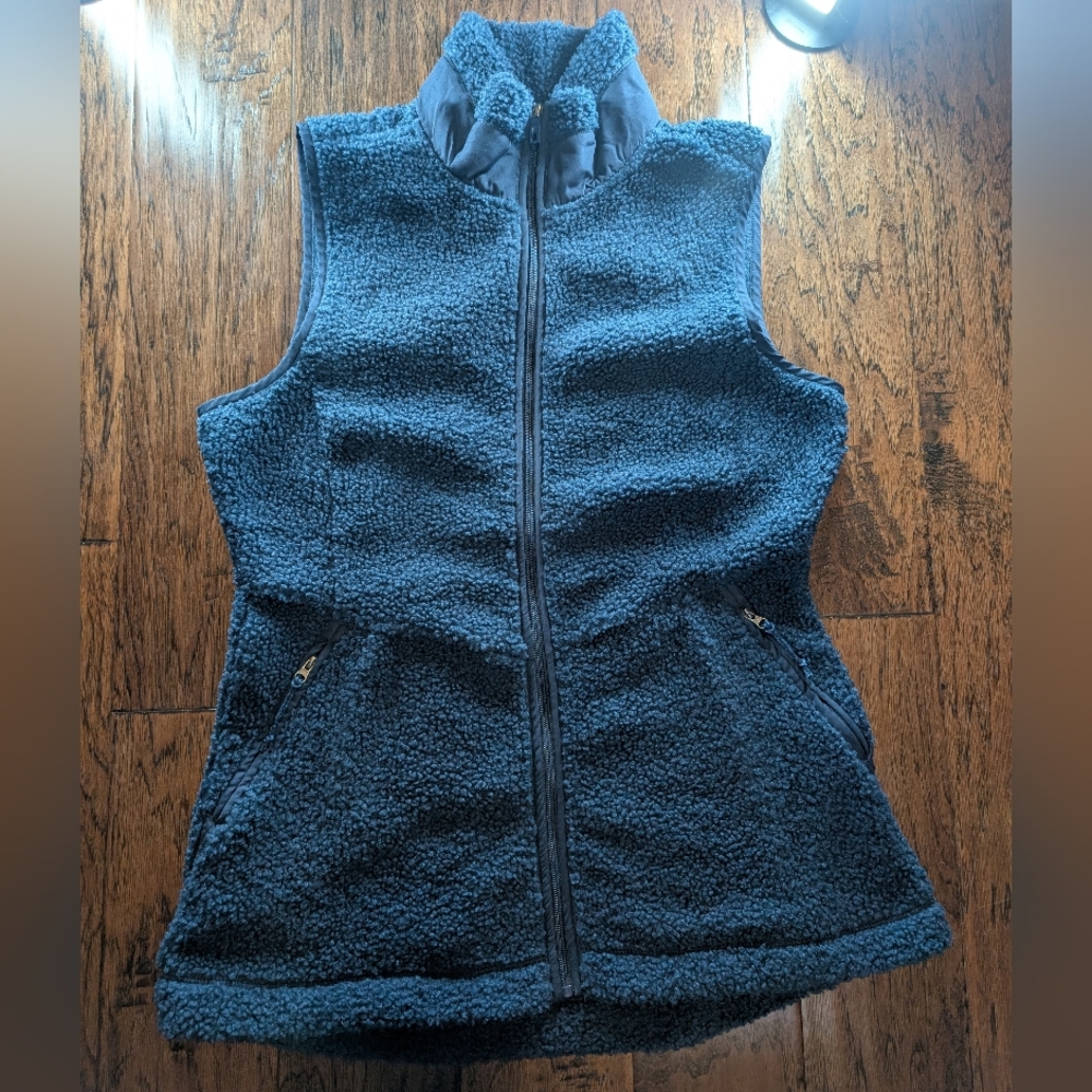 Outdoor Supply Company Women's Navy Sherpa Vest Size Large